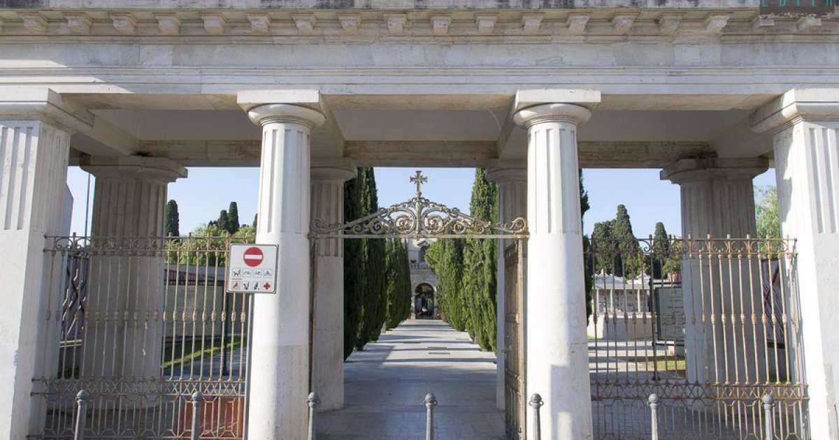 Coronavirus, a Bari cimiteri chiusi al pubblico